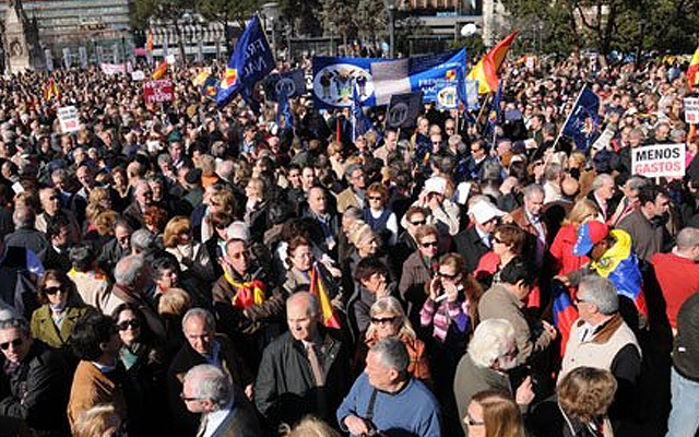 Entre 8.000 y 15.000 personas se manifestaron el sábado en Madrid bajo el lema “menos gasto, menos impuestos”.