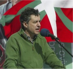 Urkullu arremte contra el presidente del gobierno de Navarra.